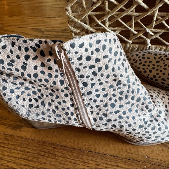 Stylish Polka Dot Ankle Boots. SB3 - Picture 2 of 7